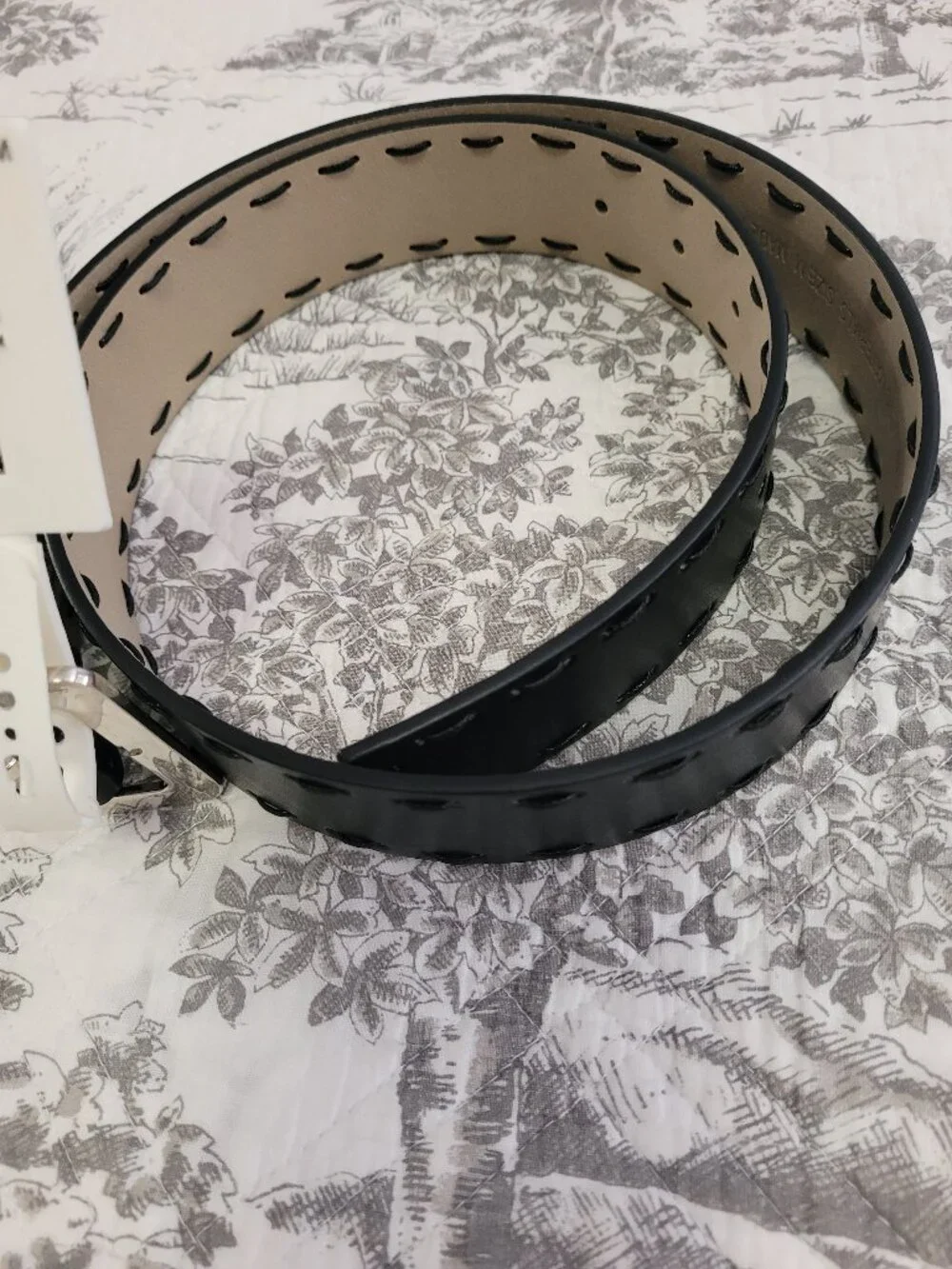 Anne Klein Black Belt Synthetic Leather with Real Leather Lining Size Medium NWT